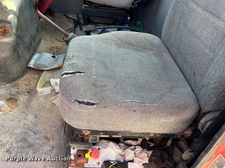 image for item MR9919 2000 International 4900  truck cab and chassis