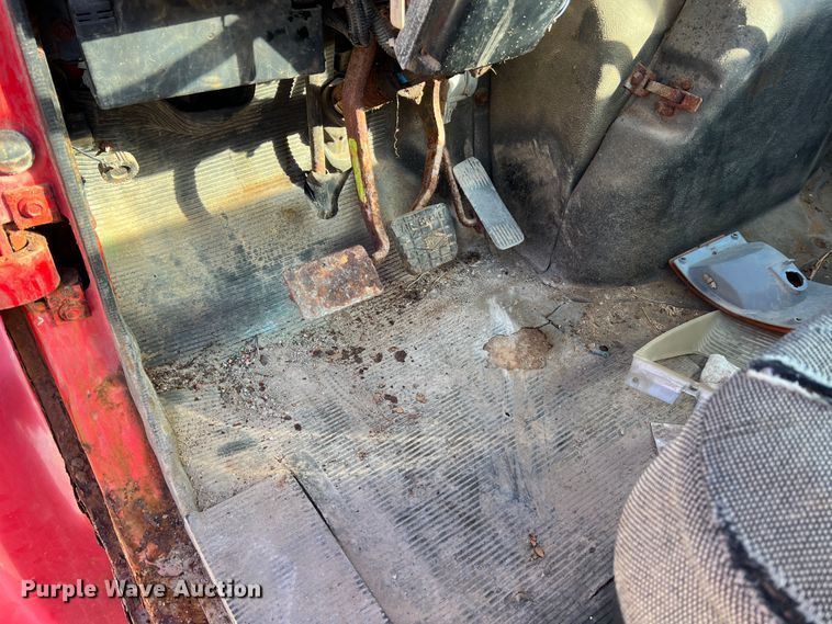 image for item MR9919 2000 International 4900  truck cab and chassis