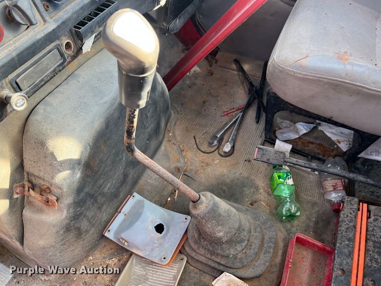 image for item MR9919 2000 International 4900  truck cab and chassis