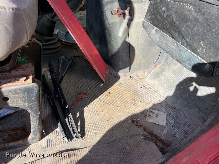 image for item MR9919 2000 International 4900  truck cab and chassis