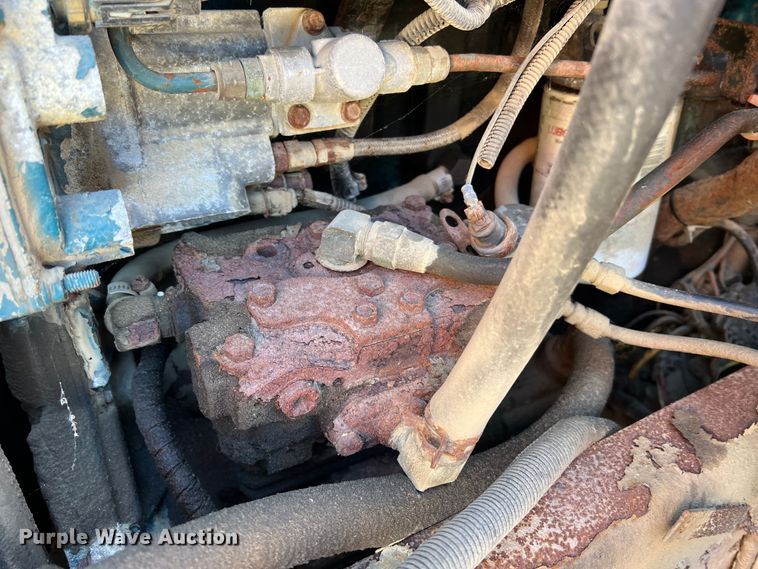 image for item MR9919 2000 International 4900  truck cab and chassis