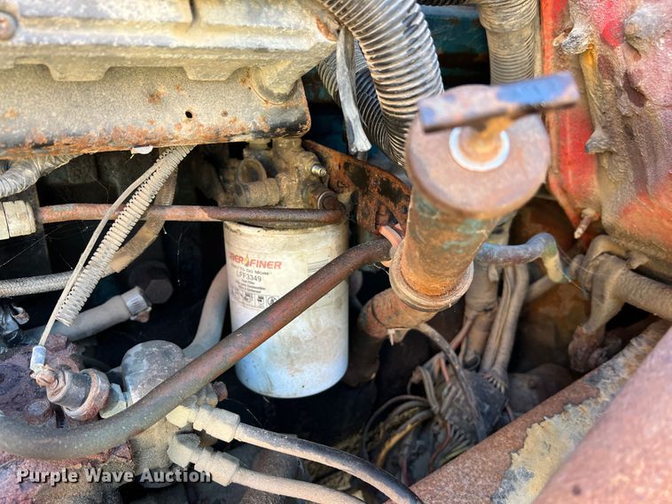 image for item MR9919 2000 International 4900  truck cab and chassis