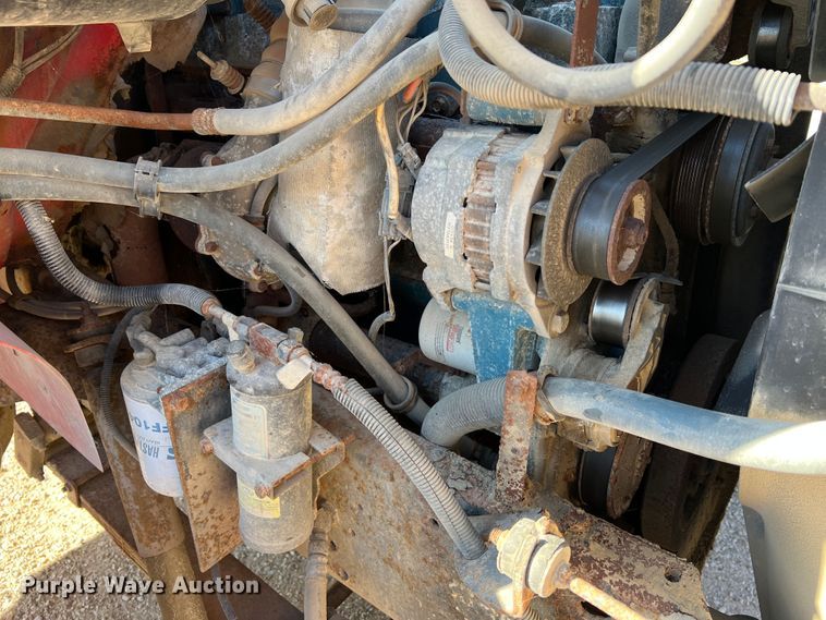 image for item MR9919 2000 International 4900  truck cab and chassis