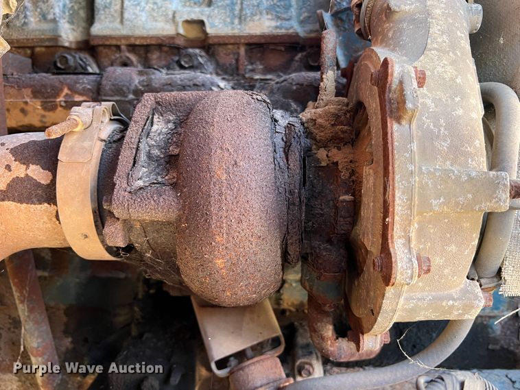 image for item MR9919 2000 International 4900  truck cab and chassis