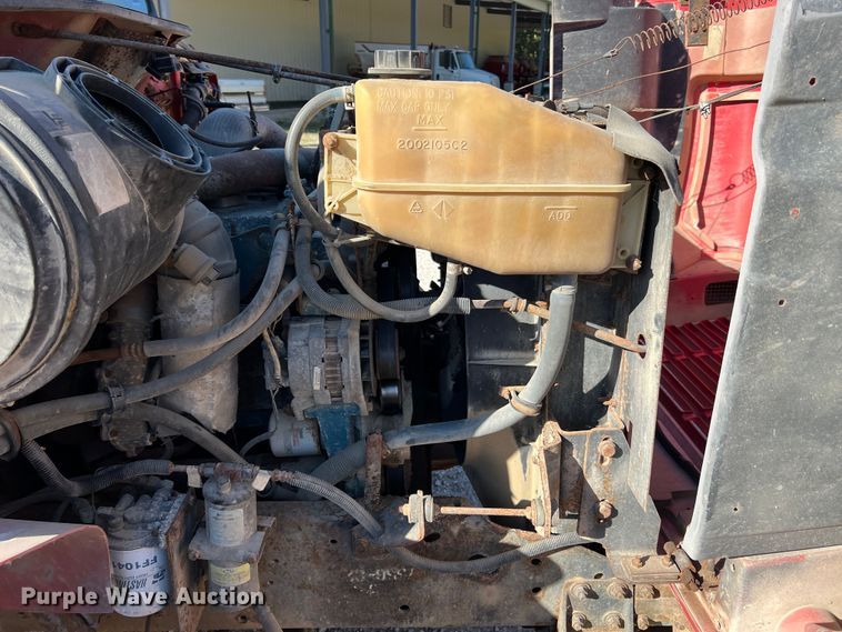 image for item MR9919 2000 International 4900  truck cab and chassis