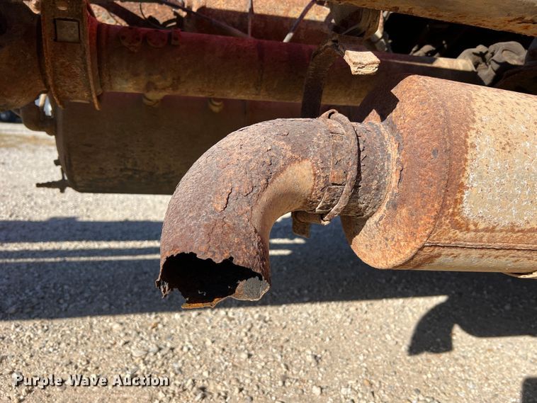 image for item MR9919 2000 International 4900  truck cab and chassis