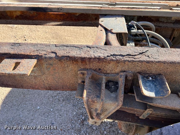 image for item MR9919 2000 International 4900  truck cab and chassis