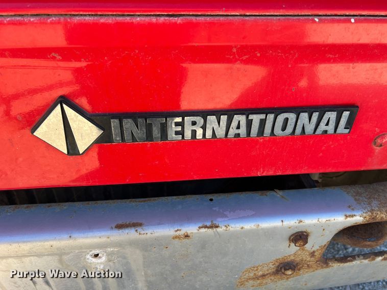 image for item MR9919 2000 International 4900  truck cab and chassis