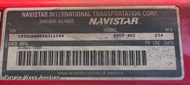 image for item MR9919 2000 International 4900  truck cab and chassis