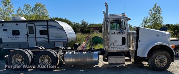 image for item MU9102 1996 Peterbilt 379  truck cab and chassis