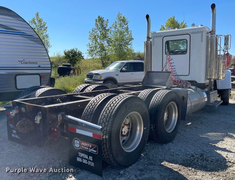 image for item MU9102 1996 Peterbilt 379  truck cab and chassis