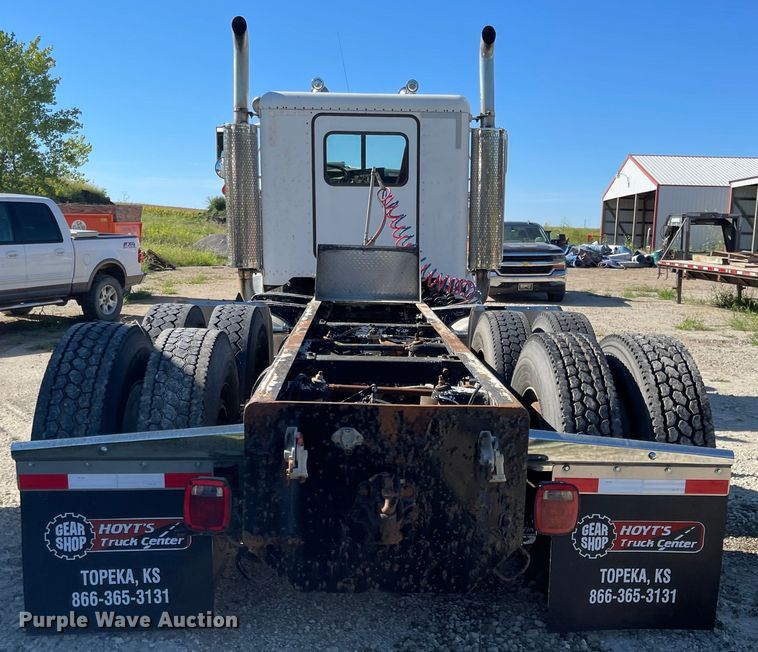 image for item MU9102 1996 Peterbilt 379  truck cab and chassis