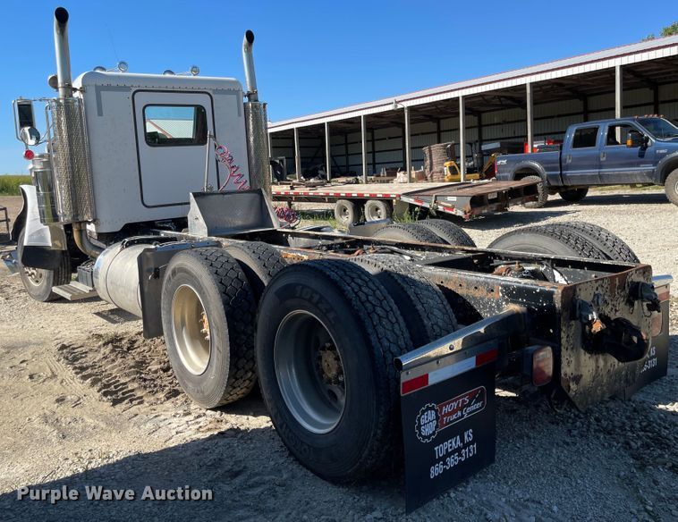 image for item MU9102 1996 Peterbilt 379  truck cab and chassis