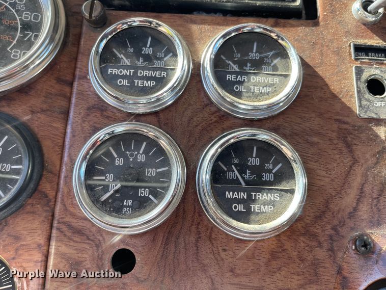 image for item MU9102 1996 Peterbilt 379  truck cab and chassis