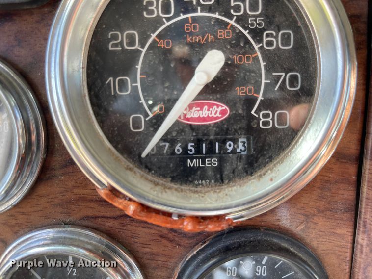 image for item MU9102 1996 Peterbilt 379  truck cab and chassis