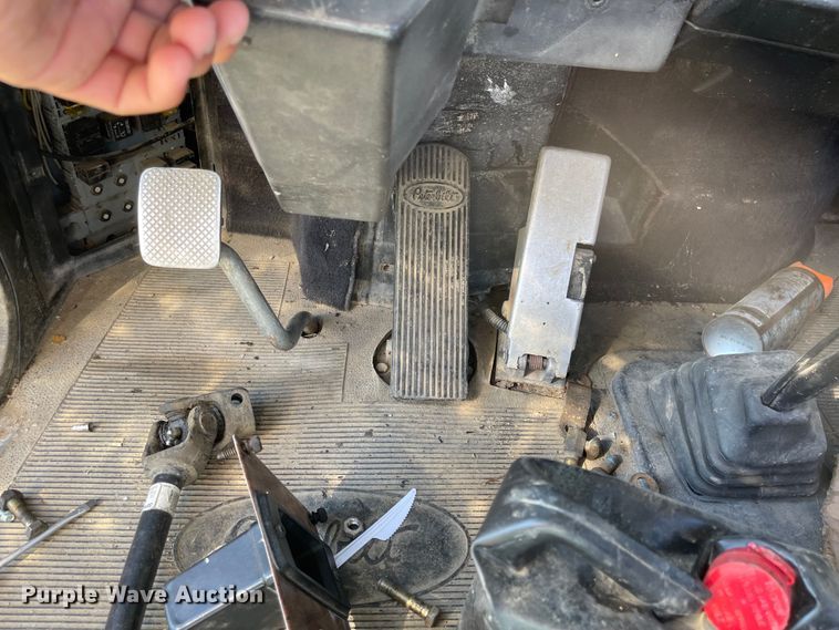 image for item MU9102 1996 Peterbilt 379  truck cab and chassis