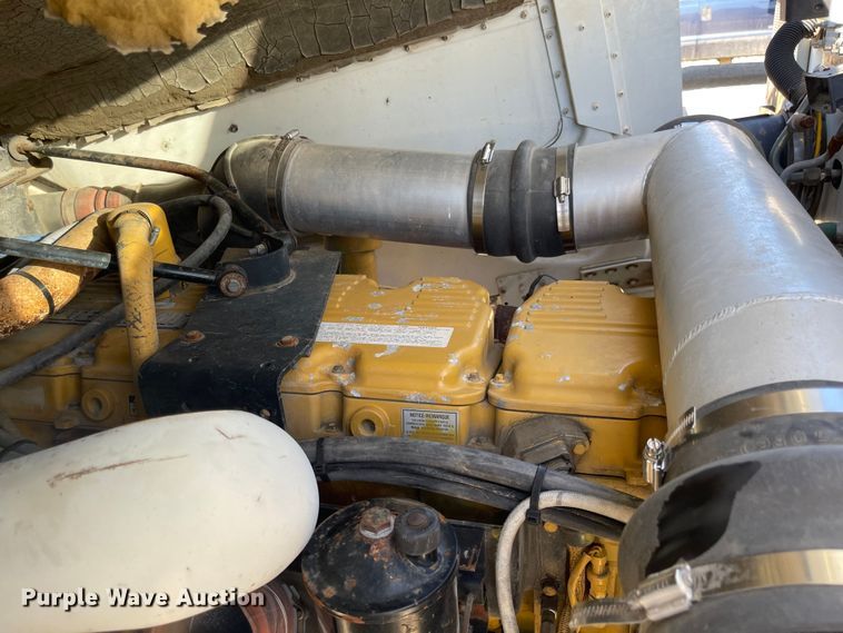 image for item MU9102 1996 Peterbilt 379  truck cab and chassis