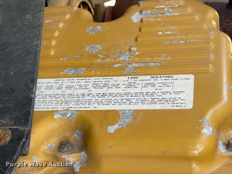 image for item MU9102 1996 Peterbilt 379  truck cab and chassis