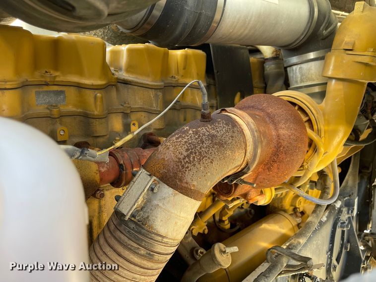 image for item MU9102 1996 Peterbilt 379  truck cab and chassis