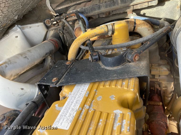 image for item MU9102 1996 Peterbilt 379  truck cab and chassis