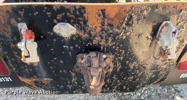 image for item MU9102 1996 Peterbilt 379  truck cab and chassis