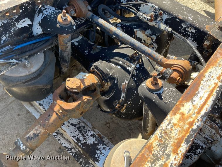 image for item MU9102 1996 Peterbilt 379  truck cab and chassis