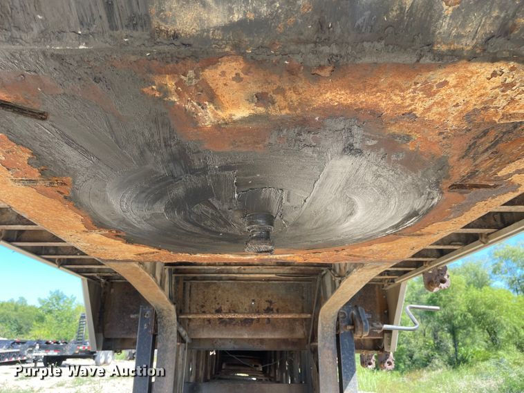 image for item MU9107 2001 Transcraft DLT-2000  drop deck equipment trailer