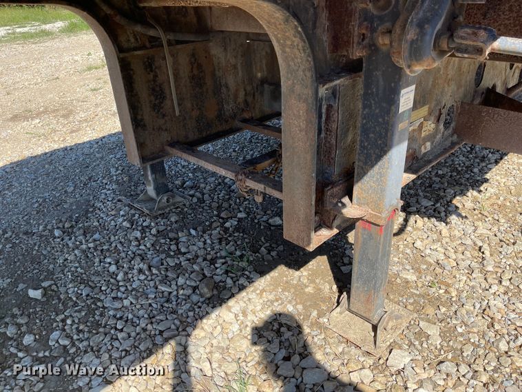 image for item MU9107 2001 Transcraft DLT-2000  drop deck equipment trailer