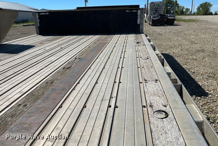 image for item MU9107 2001 Transcraft DLT-2000  drop deck equipment trailer