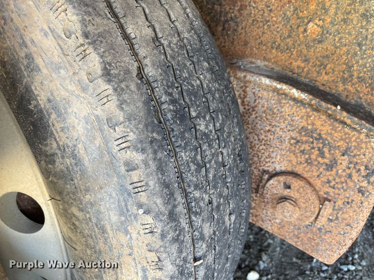 image for item MU9107 2001 Transcraft DLT-2000  drop deck equipment trailer