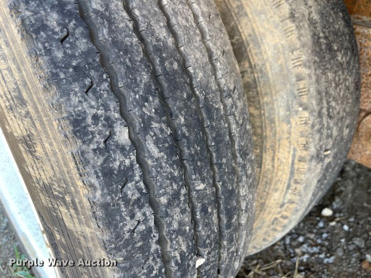 image for item MU9107 2001 Transcraft DLT-2000  drop deck equipment trailer