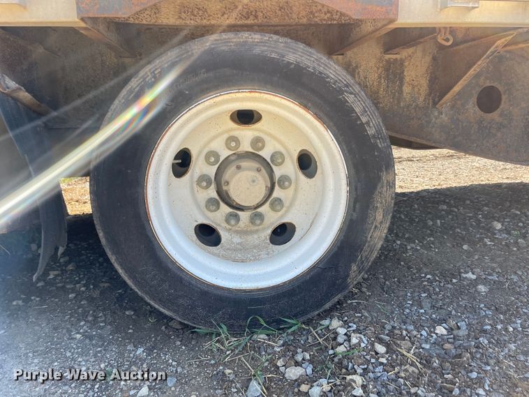 image for item MU9107 2001 Transcraft DLT-2000  drop deck equipment trailer