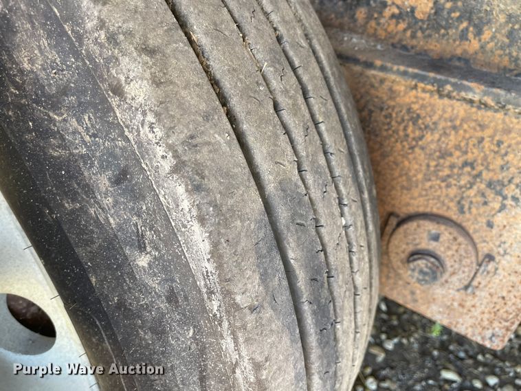 image for item MU9107 2001 Transcraft DLT-2000  drop deck equipment trailer