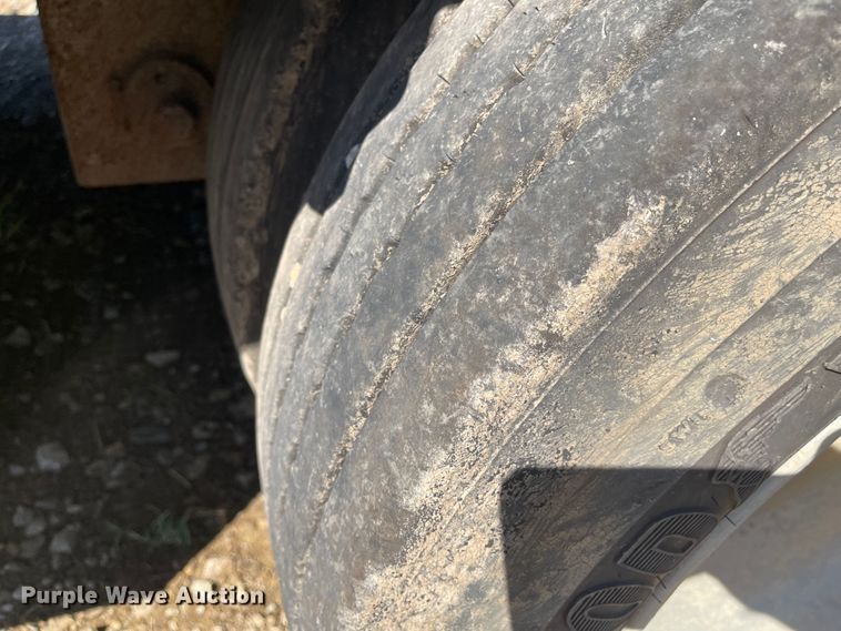 image for item MU9107 2001 Transcraft DLT-2000  drop deck equipment trailer