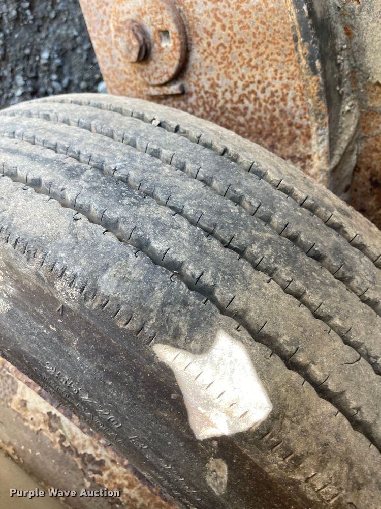 image for item MU9107 2001 Transcraft DLT-2000  drop deck equipment trailer