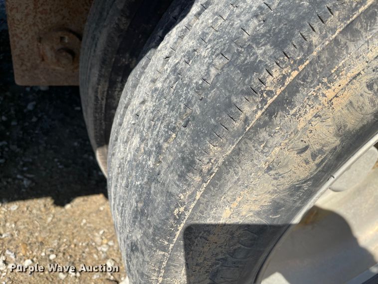 image for item MU9107 2001 Transcraft DLT-2000  drop deck equipment trailer