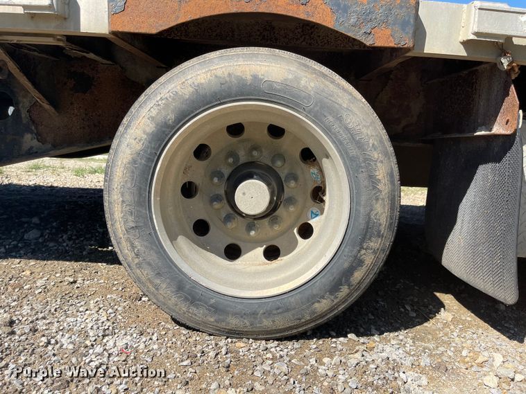 image for item MU9107 2001 Transcraft DLT-2000  drop deck equipment trailer