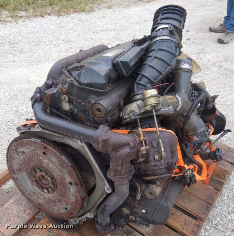 image for item MU9759 1998 Navistar  engine