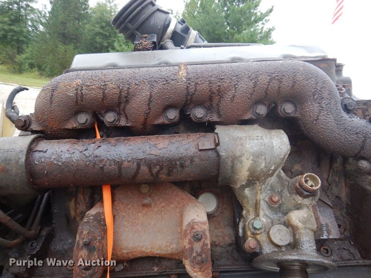image for item MU9759 1998 Navistar  engine