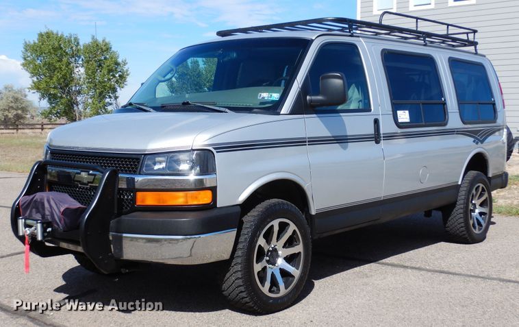 image for item DF8121 2004 Chevrolet Express 1500  van