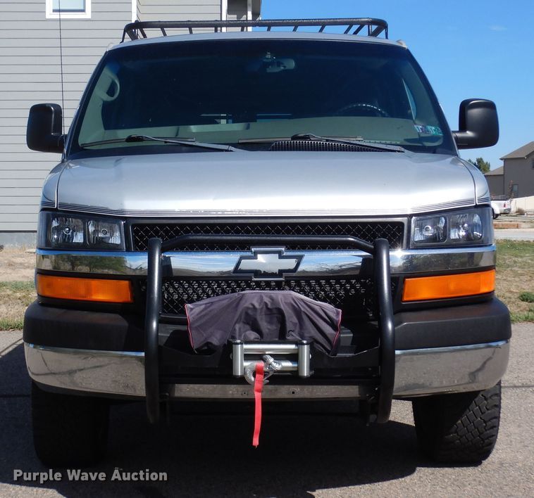 image for item DF8121 2004 Chevrolet Express 1500  van