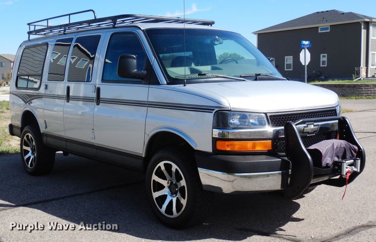 image for item DF8121 2004 Chevrolet Express 1500  van