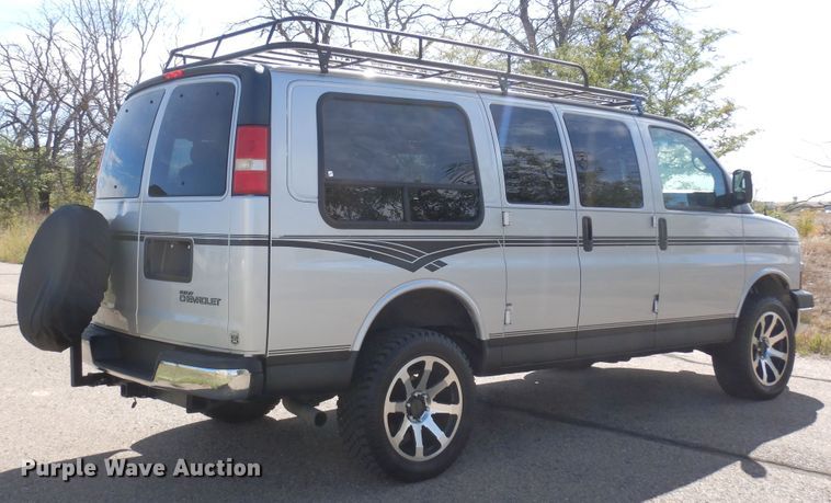 image for item DF8121 2004 Chevrolet Express 1500  van