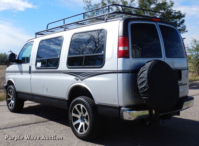 image for item DF8121 2004 Chevrolet Express 1500  van