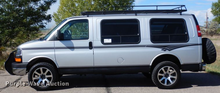 image for item DF8121 2004 Chevrolet Express 1500  van