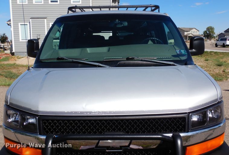 image for item DF8121 2004 Chevrolet Express 1500  van