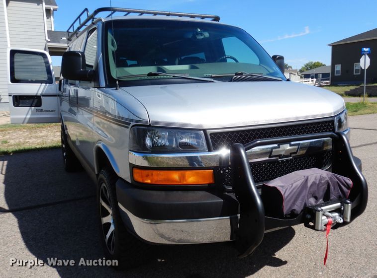 image for item DF8121 2004 Chevrolet Express 1500  van