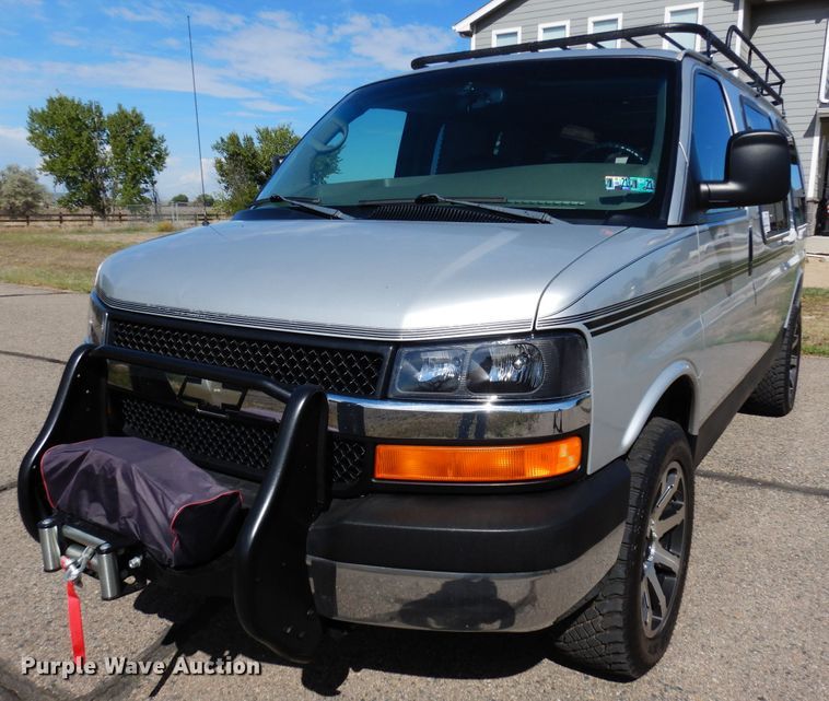 image for item DF8121 2004 Chevrolet Express 1500  van