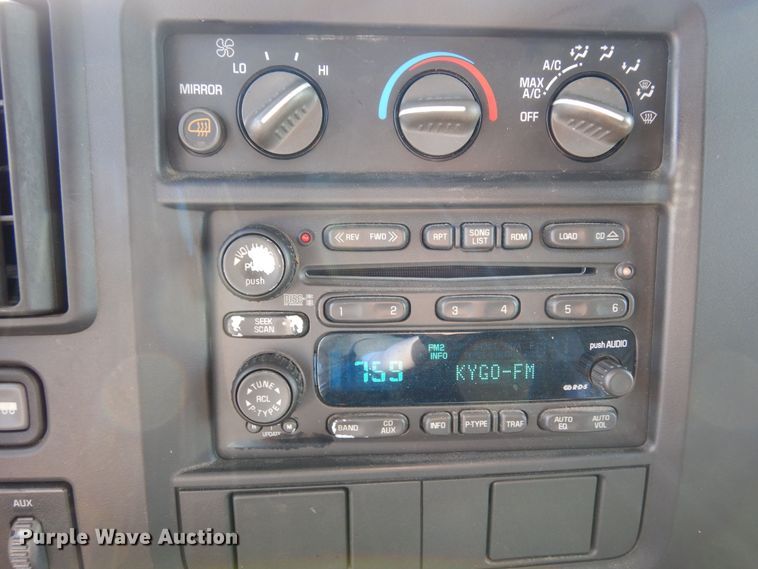 image for item DF8121 2004 Chevrolet Express 1500  van