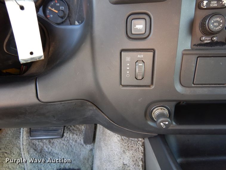 image for item DF8121 2004 Chevrolet Express 1500  van